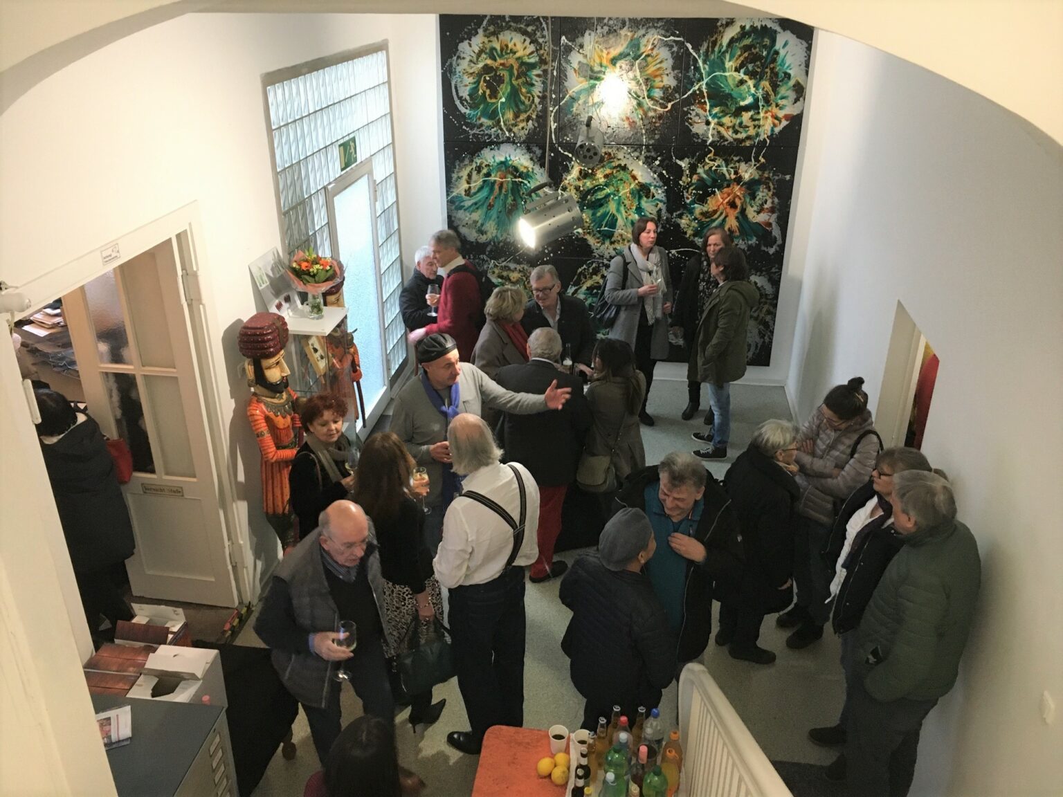 Dieses Bild hat ein leeres Alt-Attribut. Der Dateiname ist Hans-Arts-Vernissage_1x1_der_transformierenden_Kunst_RUHR_GALLERY_MUELHEIM_MLHMRHR-2-1536x1152.jpg